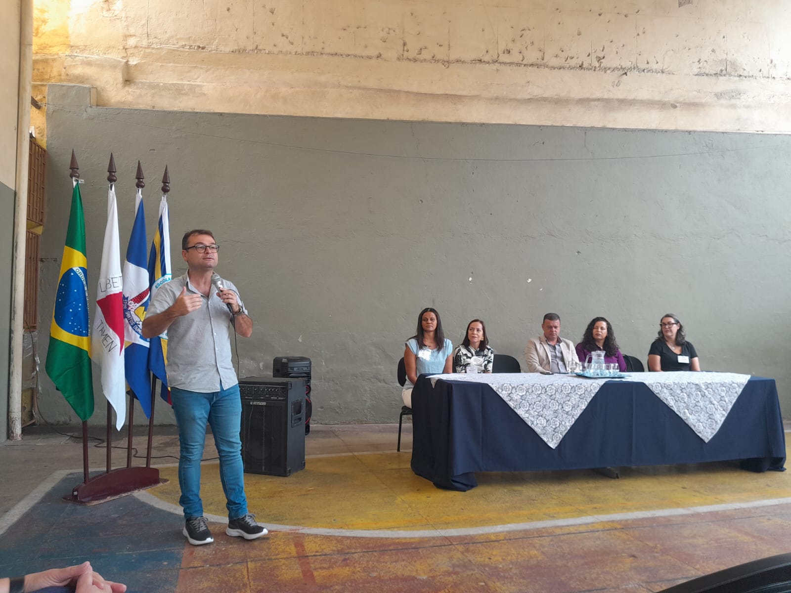 Vídeo: professores das redes municipais de ensino de Santos Dumont e Ewbank participam de capacitação